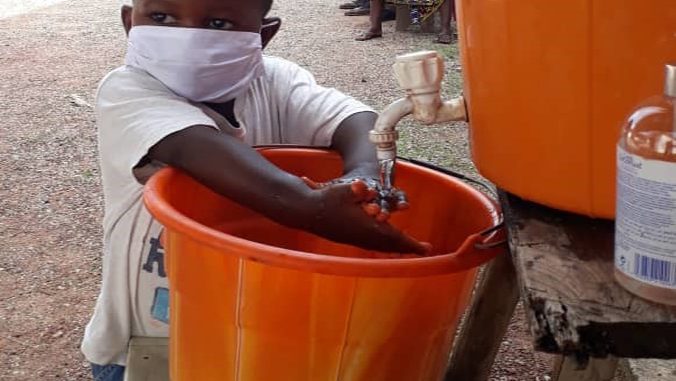Sierra Leona lavado de manos niño